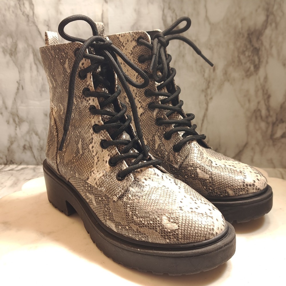 American Eagle Women's Ankle Boots Size‎ 7 Gray/Ivory Faux Snakeskin Combat
